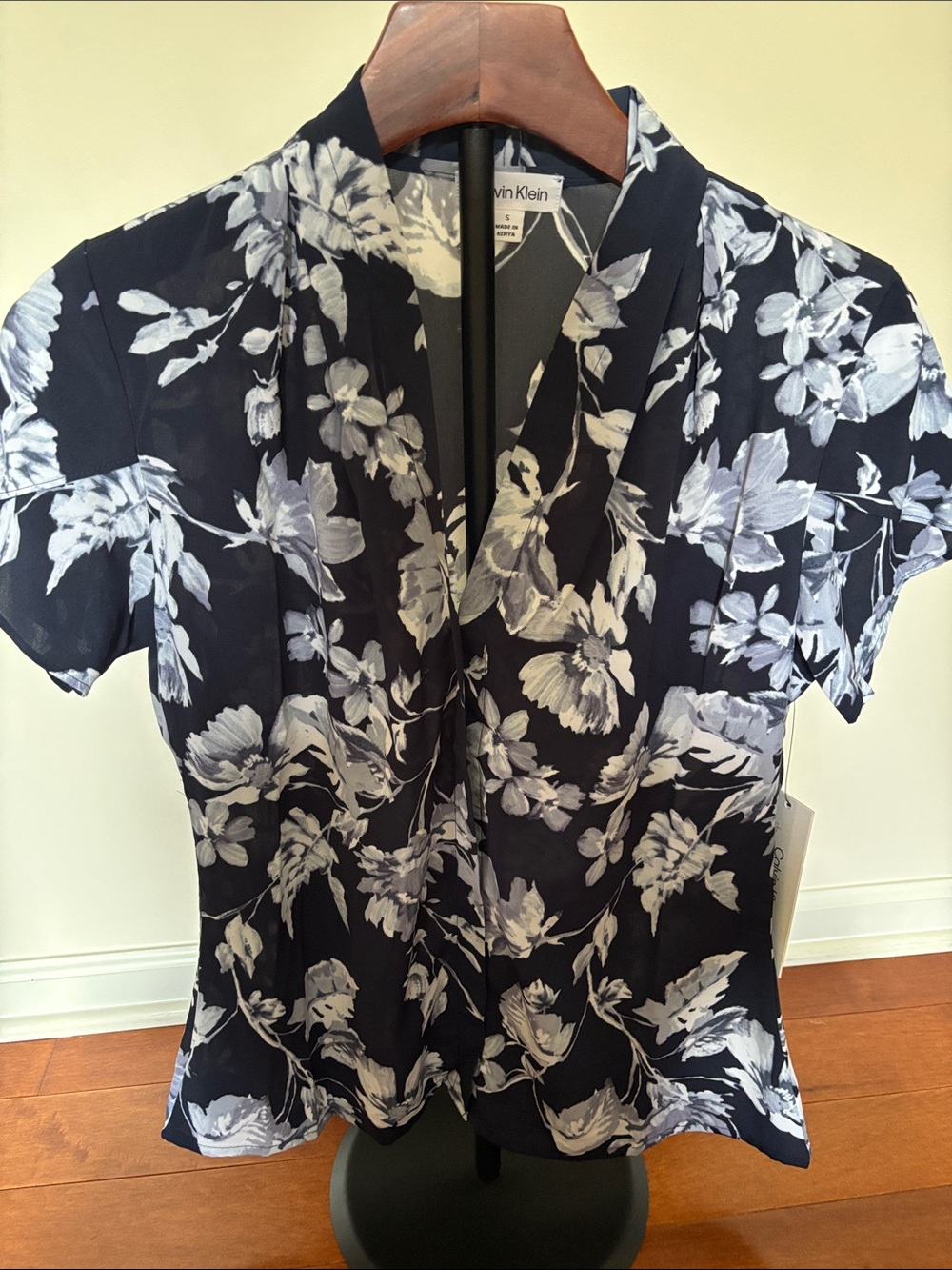 NWT Calvin Klein Navy Floral Short Sleeve Blouse Size Small Dress Top